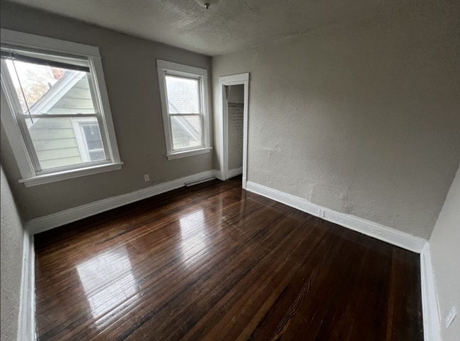 Building Photo - 824 Tyler St