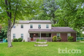 Building Photo - 2390 Karen Ln