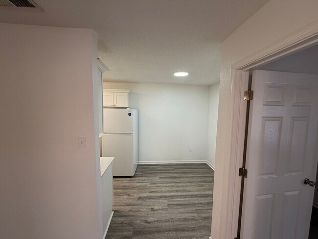 Building Photo - 109 Limoges St