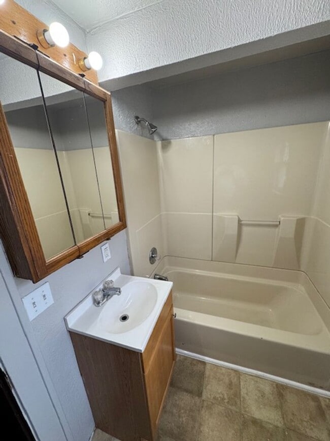 Building Photo - 4022 Weisser Park Ave