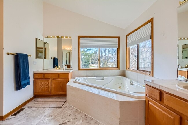 Building Photo - Spacious Haven: 4 BDR Home in Louisville, CO