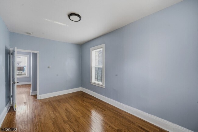 Building Photo - 143 20th Ave