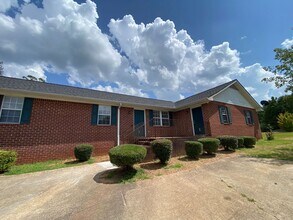 Building Photo - Pre-Leasing for August 2026!