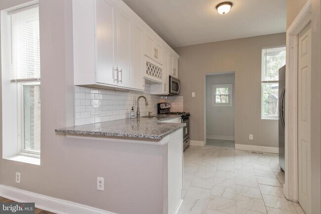 Building Photo - 5524 Delancey St