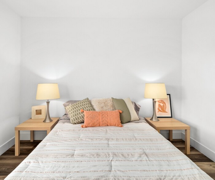 Building Photo - 205 Hallock Ln