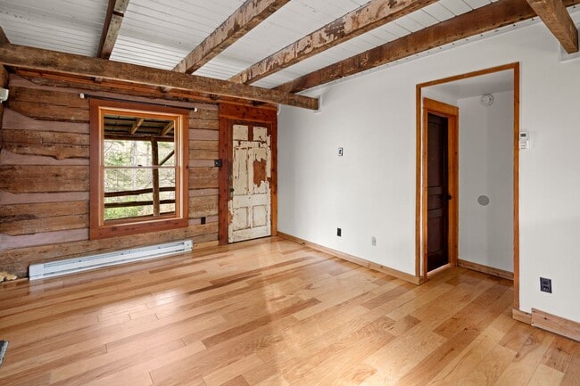 Building Photo - Sovereign Oaks Cabin