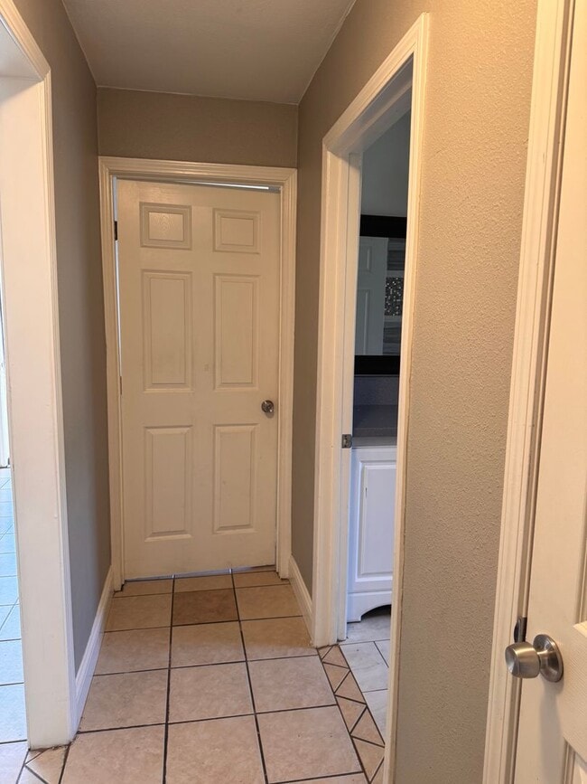 Building Photo - Beautifully Updated 4/2 in Old Fig