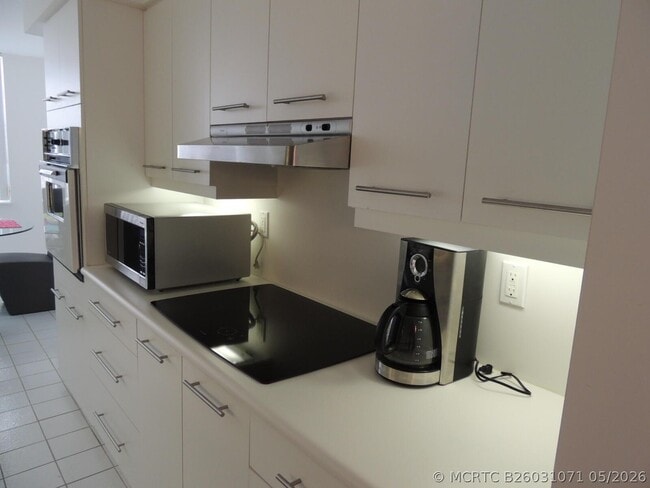 Building Photo - 3546 S Ocean Blvd