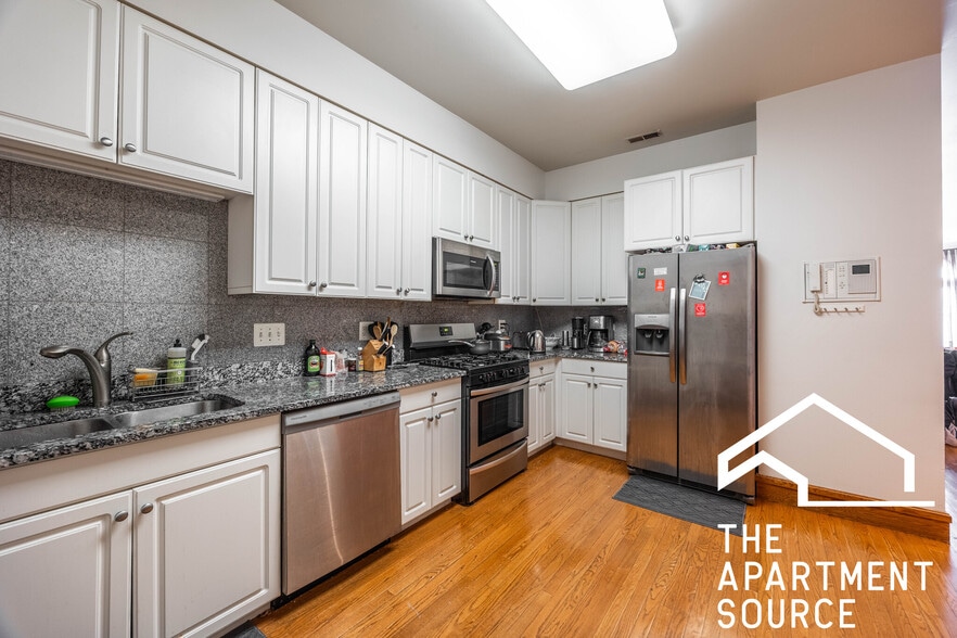 Building Photo - 1162 W Grand Ave