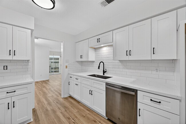 Building Photo - 14734 Perthshire Rd