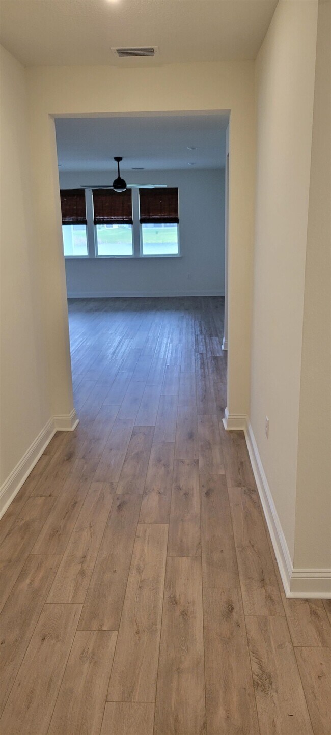 Building Photo - 214 Santos Ln
