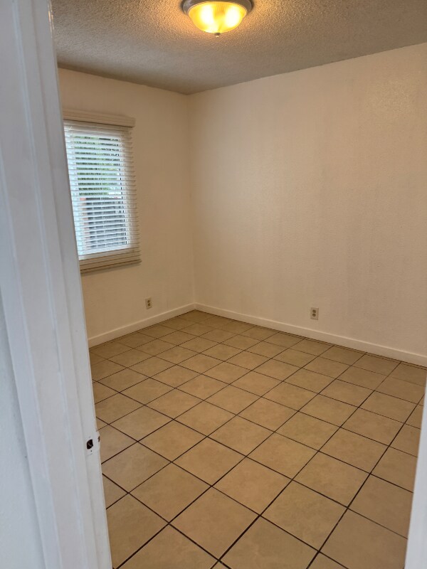 Building Photo - 8729 Lyndora St