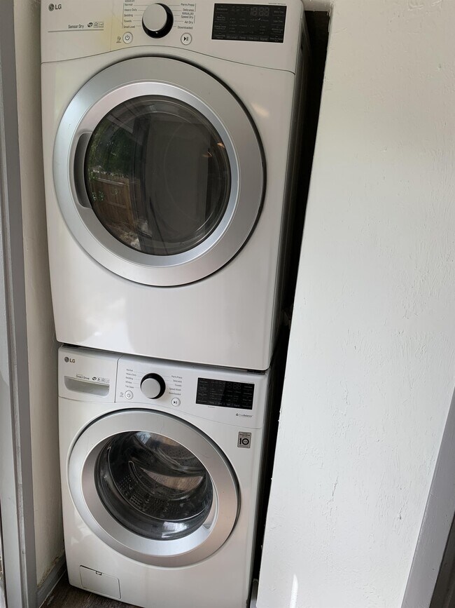 Building Photo - 1733 11th Ave N