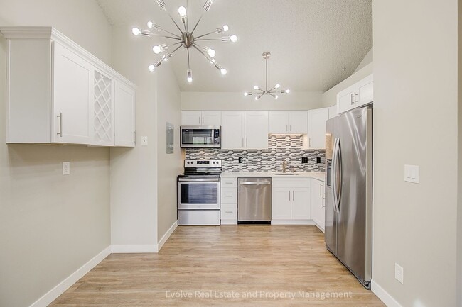 Building Photo - Evolve Real Estate: Top-Floor Condo in Prime Denver Location-Near DTC Available May 1st