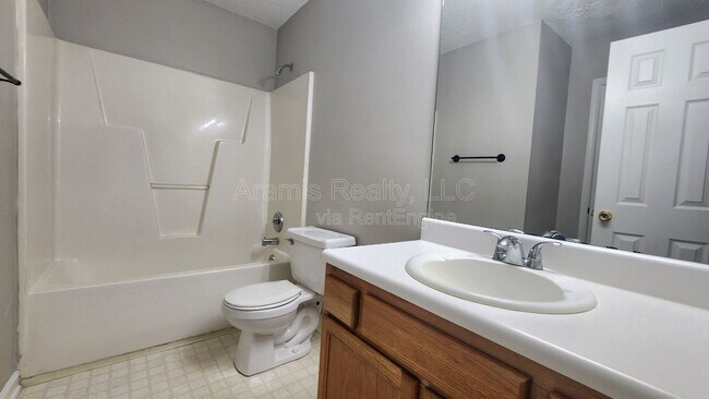 Building Photo - 7336 Bramble Oak Dr
