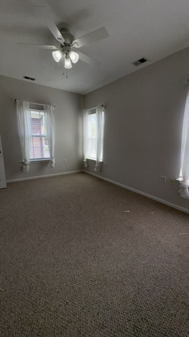 Building Photo - 5821 Ludington Dr