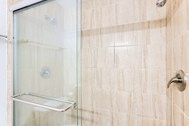 Building Photo - AVAILABLE AUGUST 1, 2026 >> Stunning 2BR/2BA Condo For Rent in Bellevue!! W/S/G Included!!!