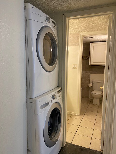 Building Photo - 2300 Bamboo Dr