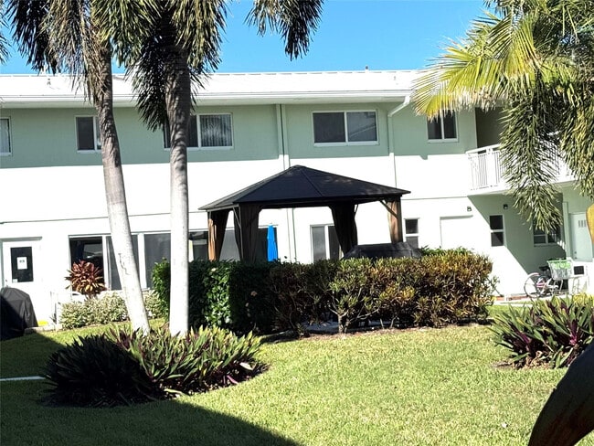 Building Photo - 2100 NE 38th St