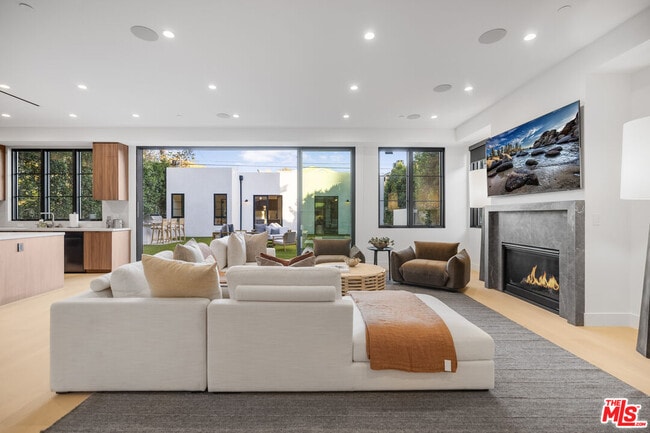 Building Photo - 4256 Camellia Ave