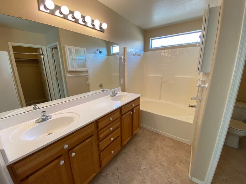 Building Photo - 13433 W Watson Ln