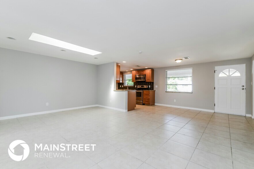 Building Photo - 2652 White Sands Dr