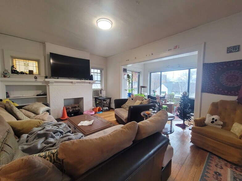 Building Photo - Ed's Arms Apartments