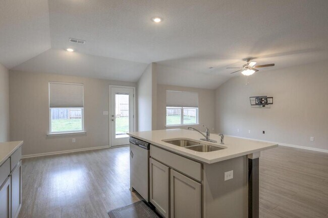 Building Photo - 8004 SE 6th St