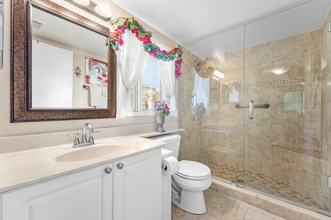 Building Photo - 1000 Crestwood Ct S