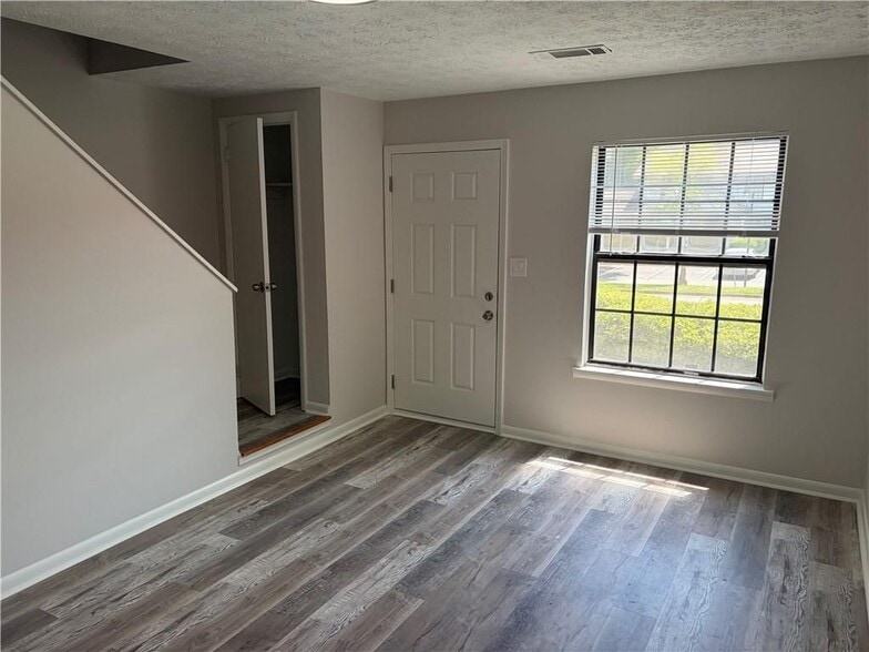 Building Photo - 4 Eastview Cir