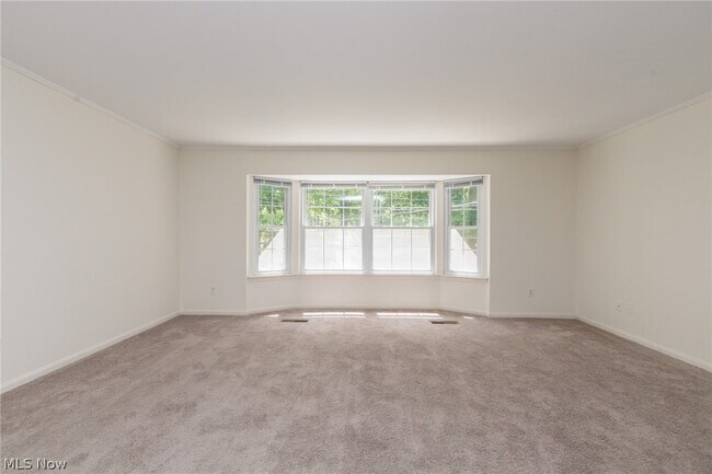 Building Photo - 7020 Carriage Hill Dr