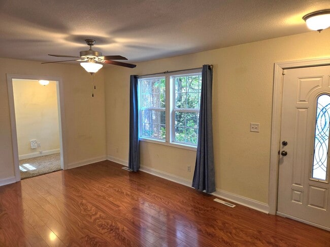 Building Photo - Beautiful Move-In Ready Single Family Home!