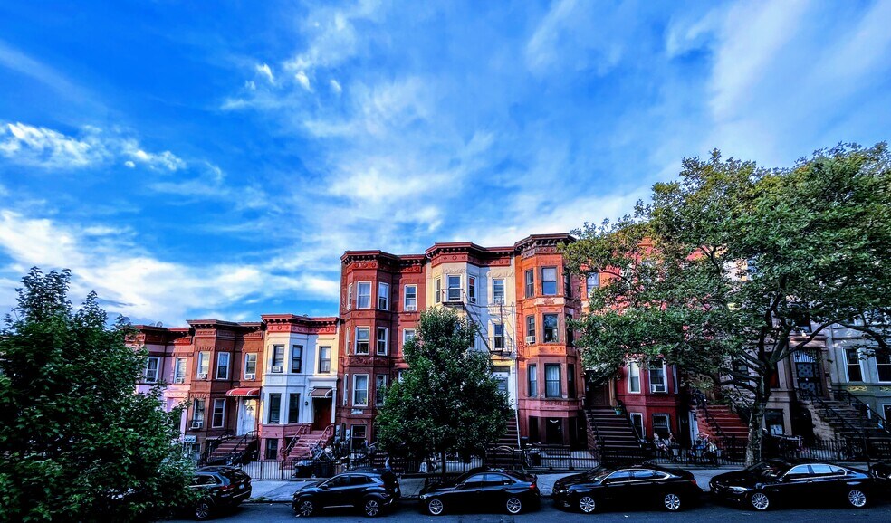 Building Photo - 451 51st St