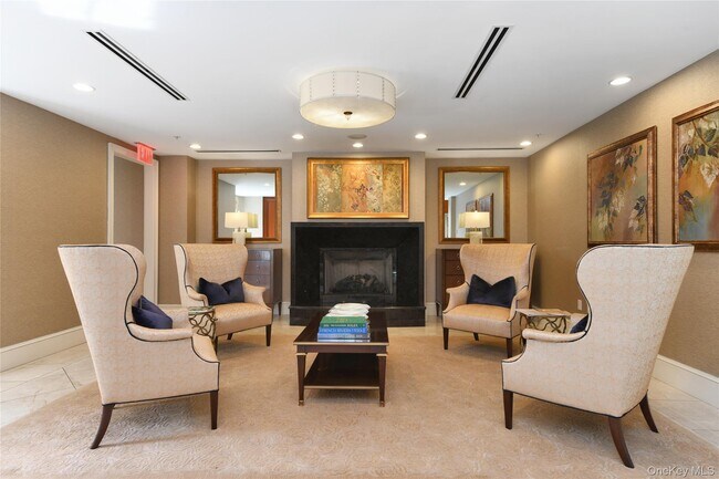 Building Photo - 5000 Royal Ct