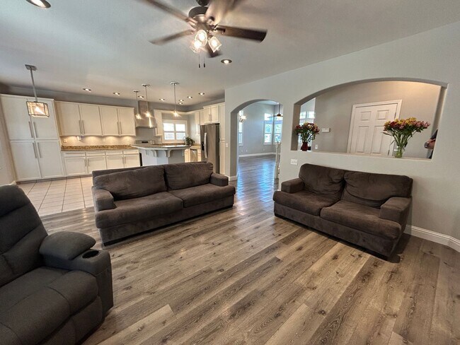 Building Photo - 3052 Red Oak Ct