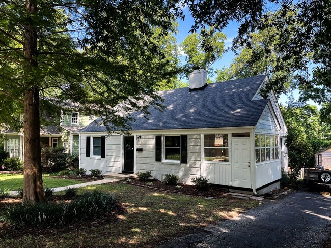 Building Photo - Gorgeous Greensboro 3 Bedroom 2 Bathroom H...