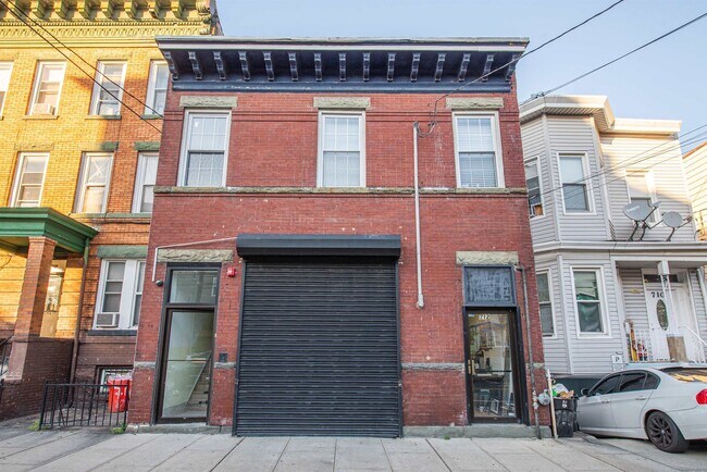 Primary Photo - 712 22nd St