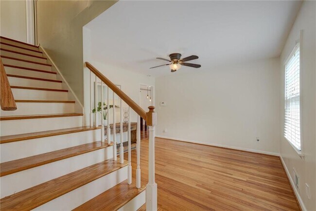 Building Photo - 2955 Delcourt Dr