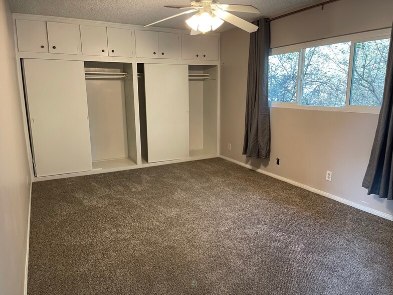 Bedroom - 2328 N Beachwood Dr