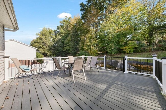 Building Photo - 7 Ohio Dr