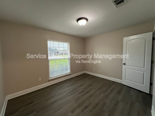 Building Photo - 6017 Autumn Pines Cir
