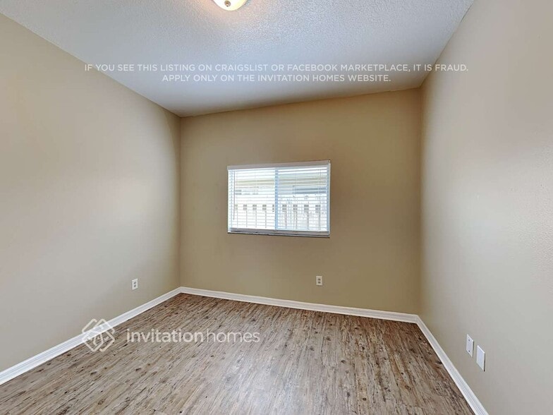 Building Photo - 1888 Sun Gazer Dr