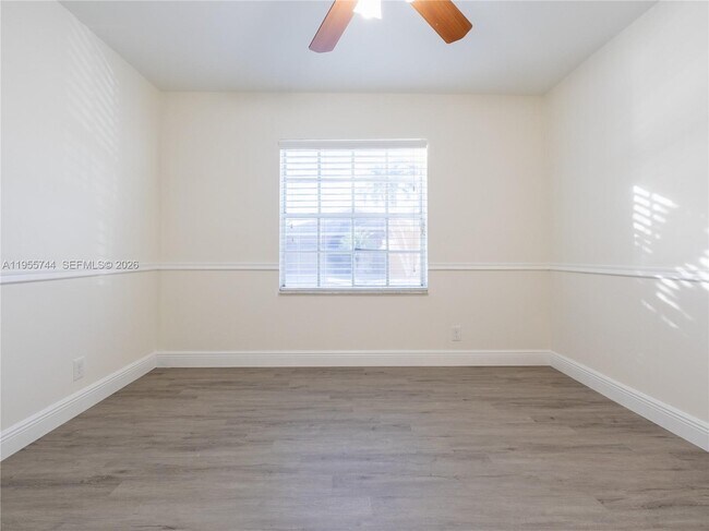 Building Photo - 200 W Riverbend Dr