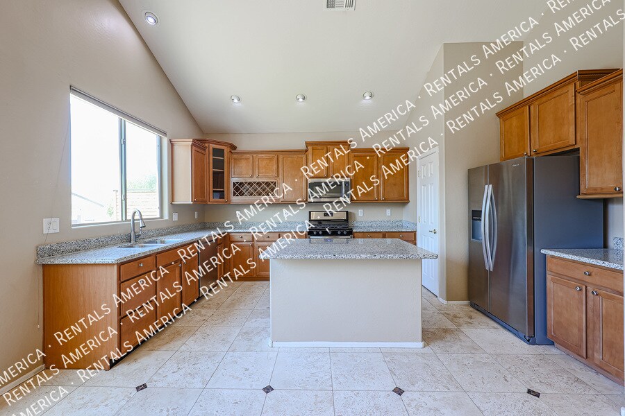 Building Photo - 3117 W Espartero Way