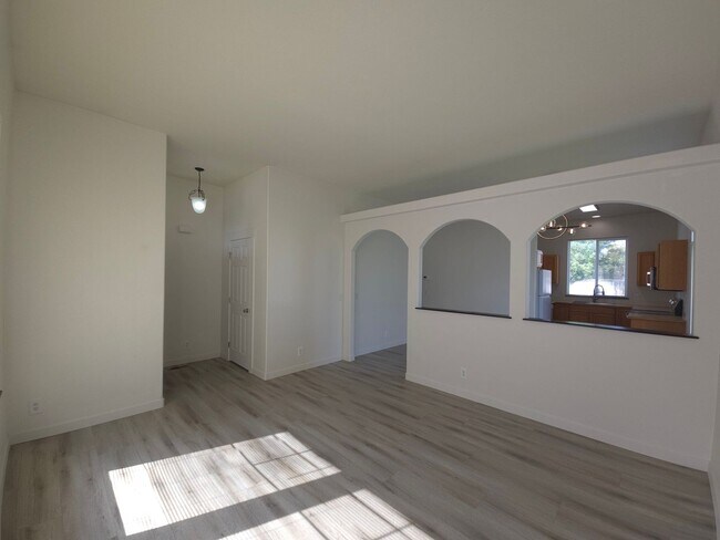 Building Photo - Recently Remodeled Home