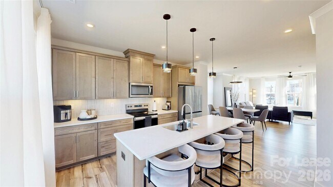 Building Photo - 3606 S Tryon St