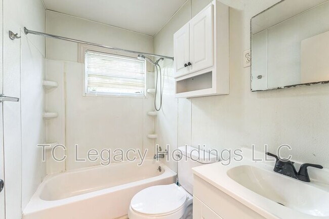 Building Photo - 517 1/2 Hornor Avenue