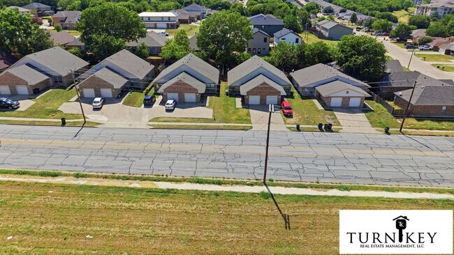 Building Photo - 3116-3118 S Cherry Ln