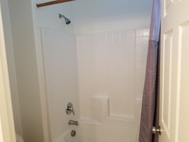 Building Photo - Beautiful Home - Like New Condition- Move in Ready