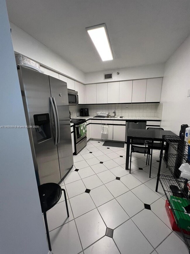 Building Photo - 3530 Mystic Pointe Dr